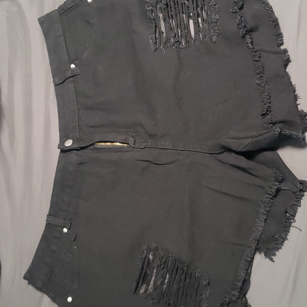 Plus high waisted ripped raw hem denim shorts